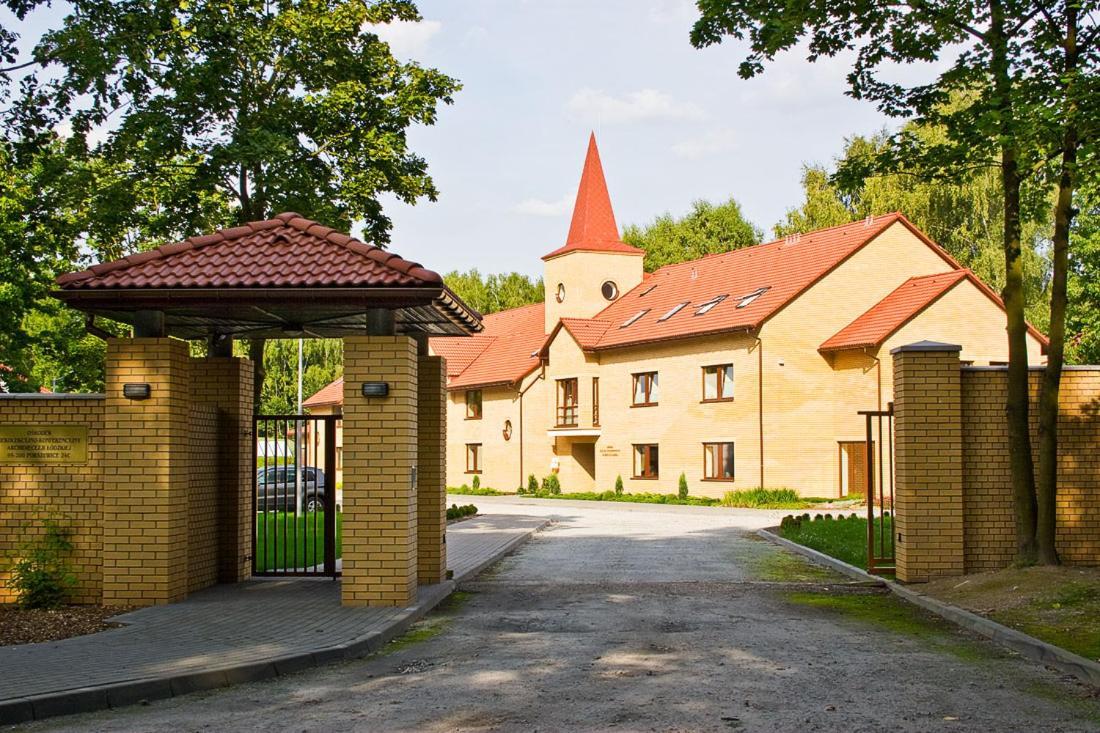 Uroczysko Porszewice - Osrodek Konferencyjno-Rekolekcyjny Hotell Pabianice Exteriör bild