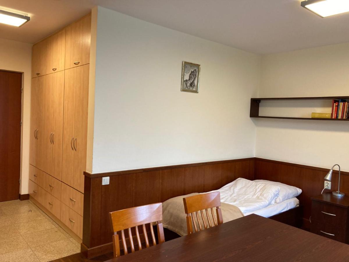 Uroczysko Porszewice - Osrodek Konferencyjno-Rekolekcyjny Hotell Pabianice Exteriör bild