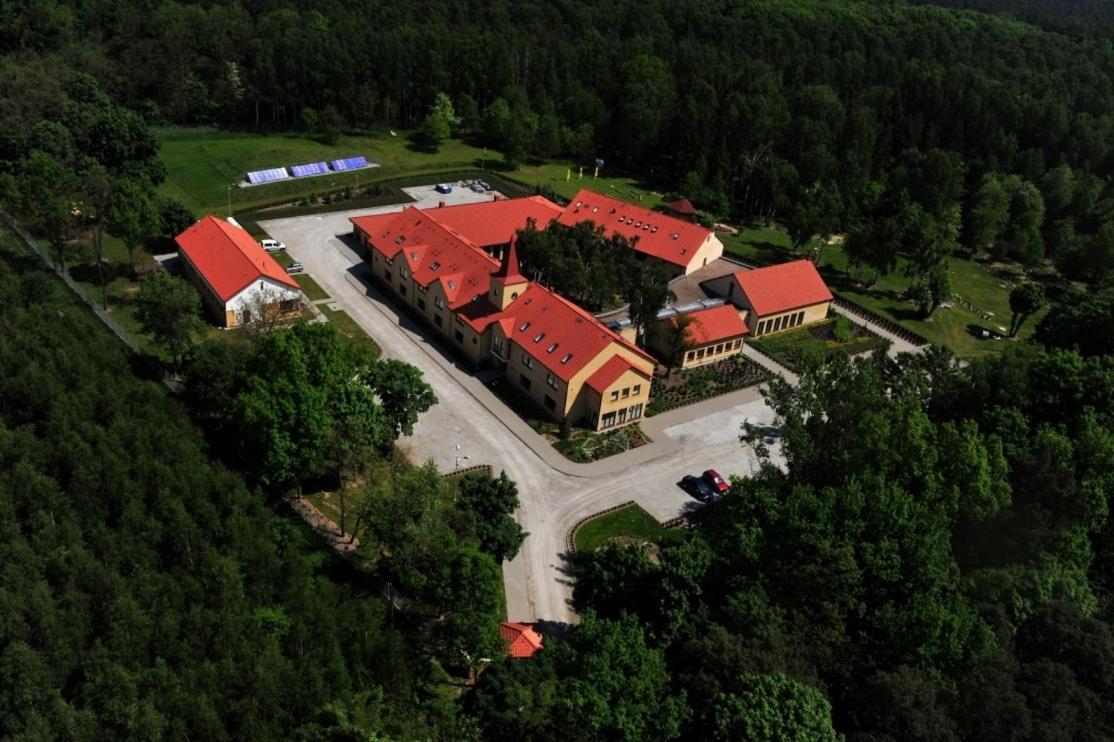 Uroczysko Porszewice - Osrodek Konferencyjno-Rekolekcyjny Hotell Pabianice Exteriör bild