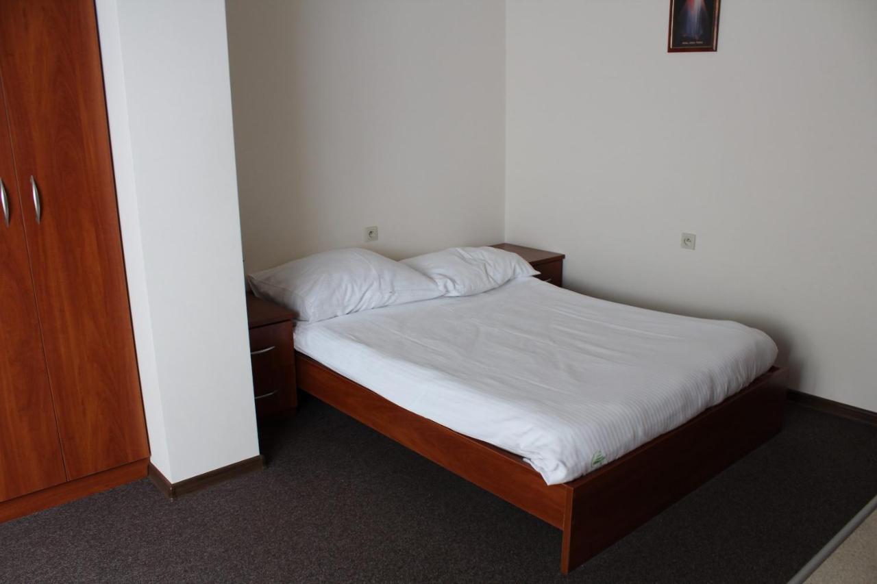 Uroczysko Porszewice - Osrodek Konferencyjno-Rekolekcyjny Hotell Pabianice Exteriör bild