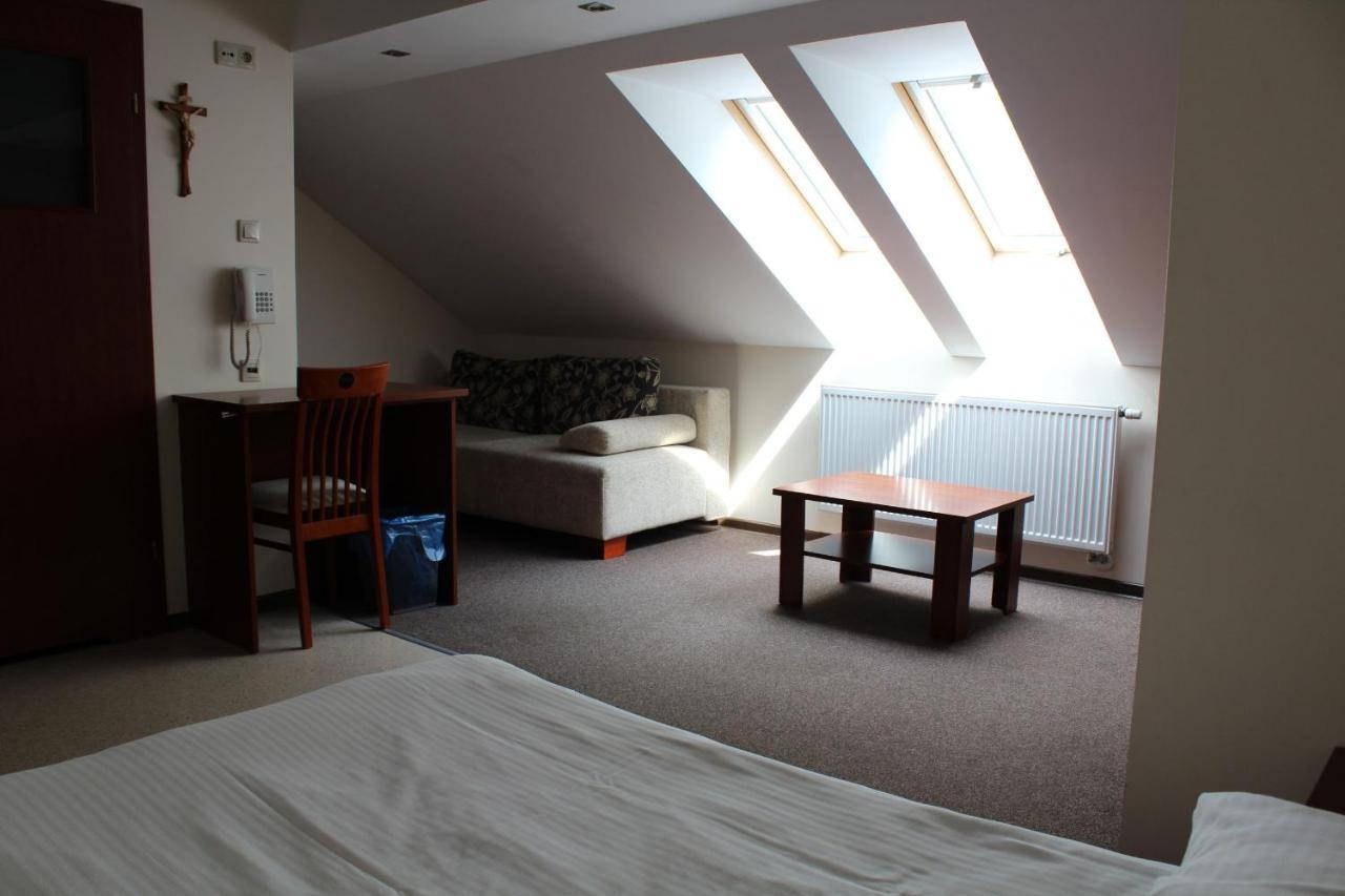 Uroczysko Porszewice - Osrodek Konferencyjno-Rekolekcyjny Hotell Pabianice Exteriör bild